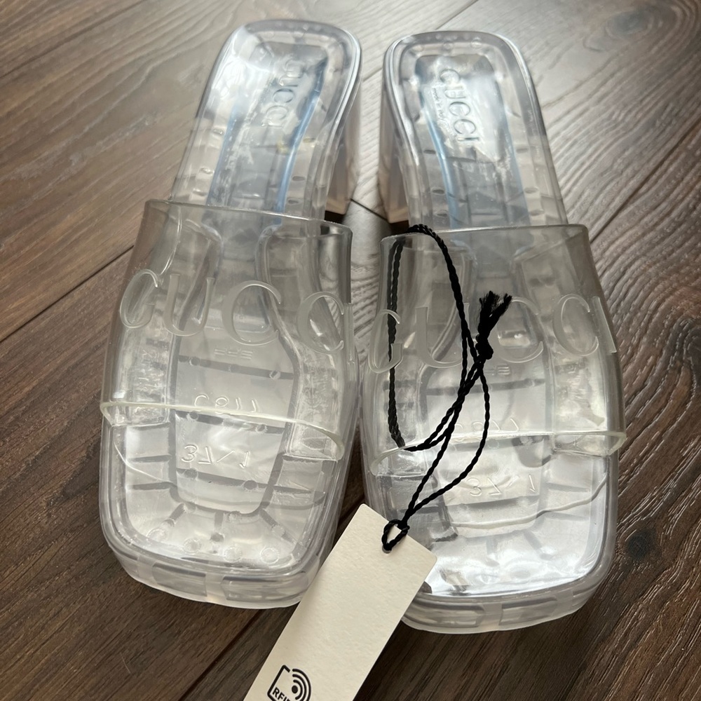 NWT GUCCI Women's slide sandal with Gucci logo size 37